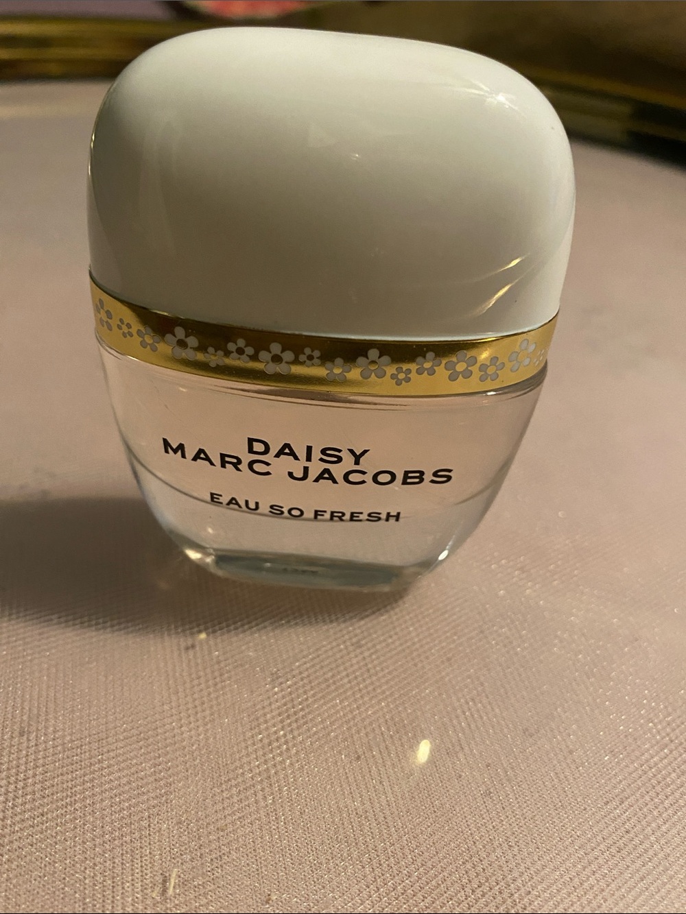 Marc Jacobs Daisy Eau So Fresh Mini Perfume - White & Gold Accents - Picture 4 of 4